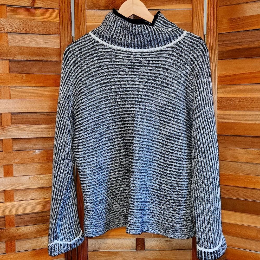 Romeo & Juliet Couture Women's Black White Knit Sweater Size M Cotton